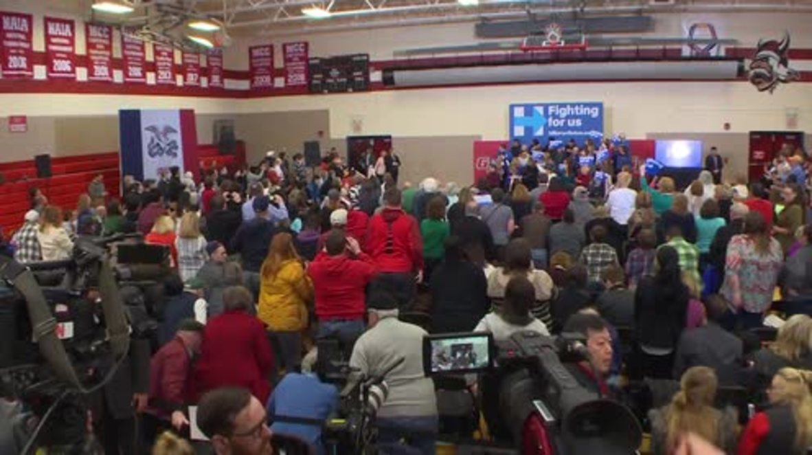 USA: Clinton slams Republican rivals during Des Moines rally