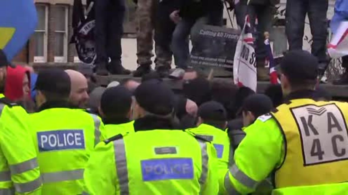 UK: Violence erupts at National Front and far-right march in Dover, arrests made