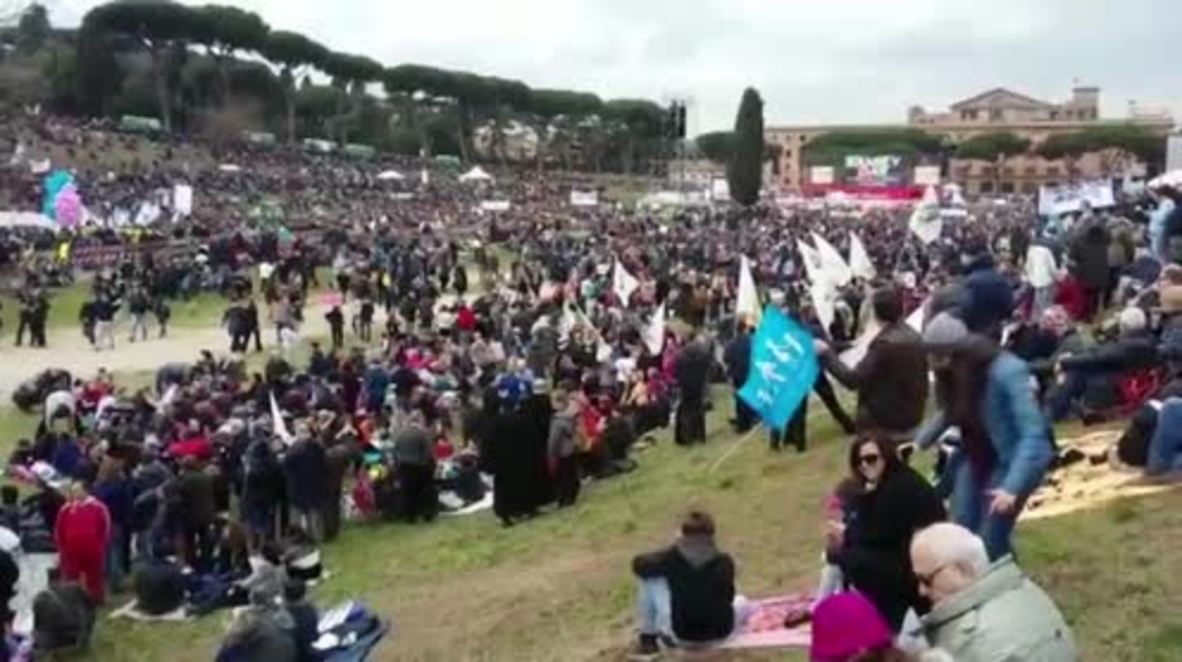 Italy: Thousands protest same-sex civil unions in Rome