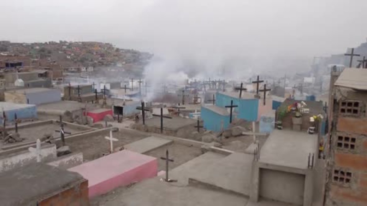 Peru: Authorities blast cemetery with fumigators in fight against Zika virus