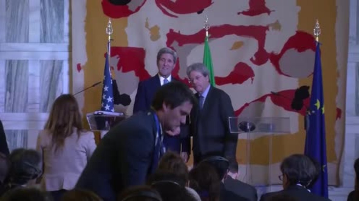 Italy: 'You created Daesh!' – Kerry disrupted by protester at Rome presser