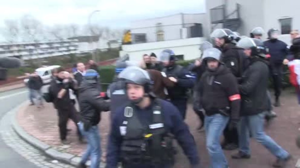 France: General Piquemal arrested at banned PEGIDA rally in Calais