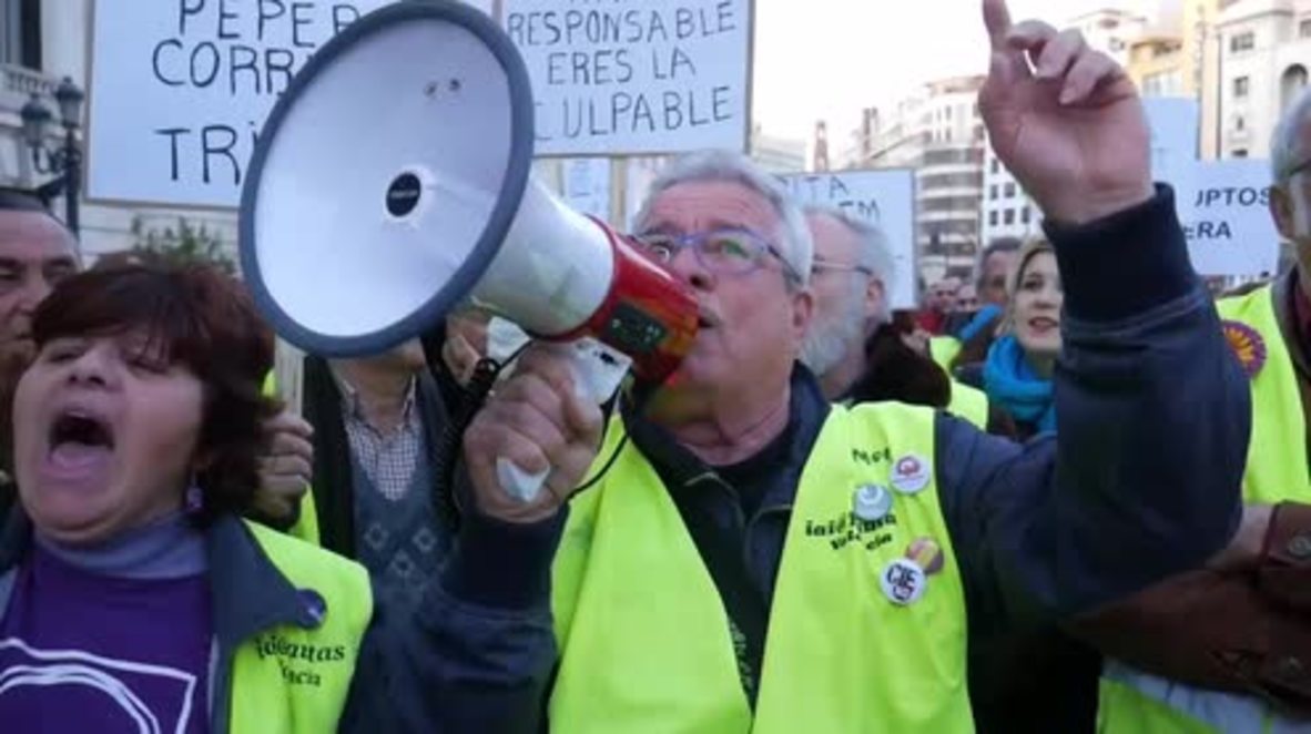 Spain: Protesters rally against corruption in Valencia