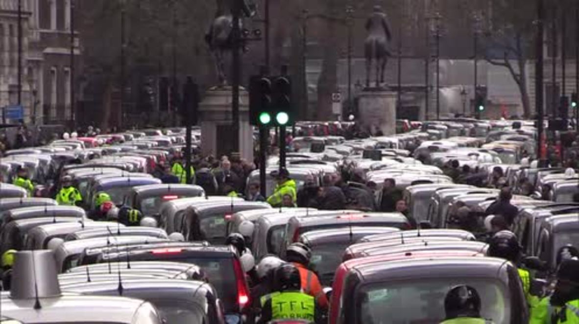 UK: Thousands of anti-Uber taxi drivers bring London to standstill