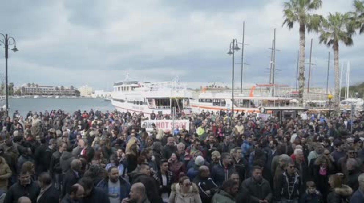 Greece: Thousands march against refugee 'hot spots' in Kos