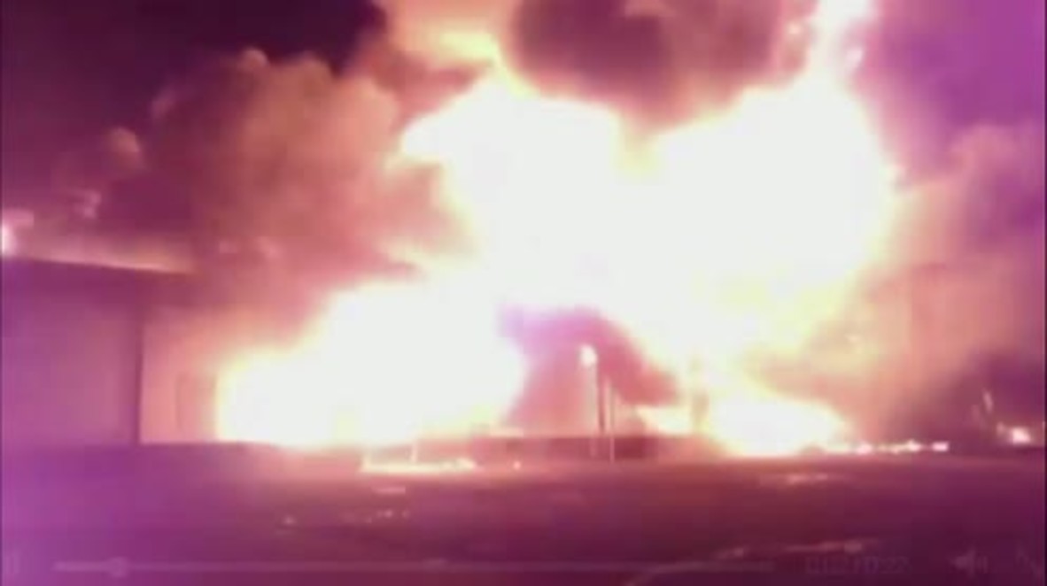 USA: Hillsborough blaze still raging hours after firefighters arrived