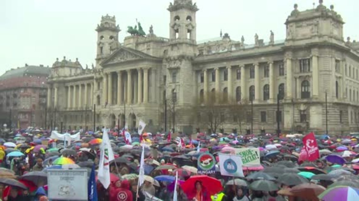 Hungary: Teachers march against educational reforms in Budapest