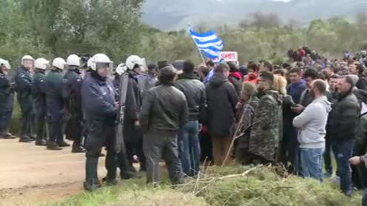 Greece: Tensions flare during protest against refugee screening centre in Kos
