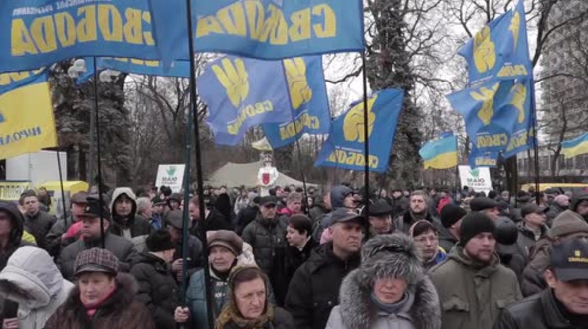 Ukraine: Protesters call for PM Yatsenyuk's resignation outside Rada