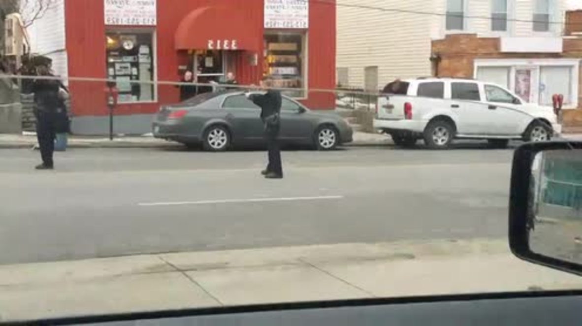 USA: Cincinnati police shoot and kill black man as he reached for 'pellet gun'