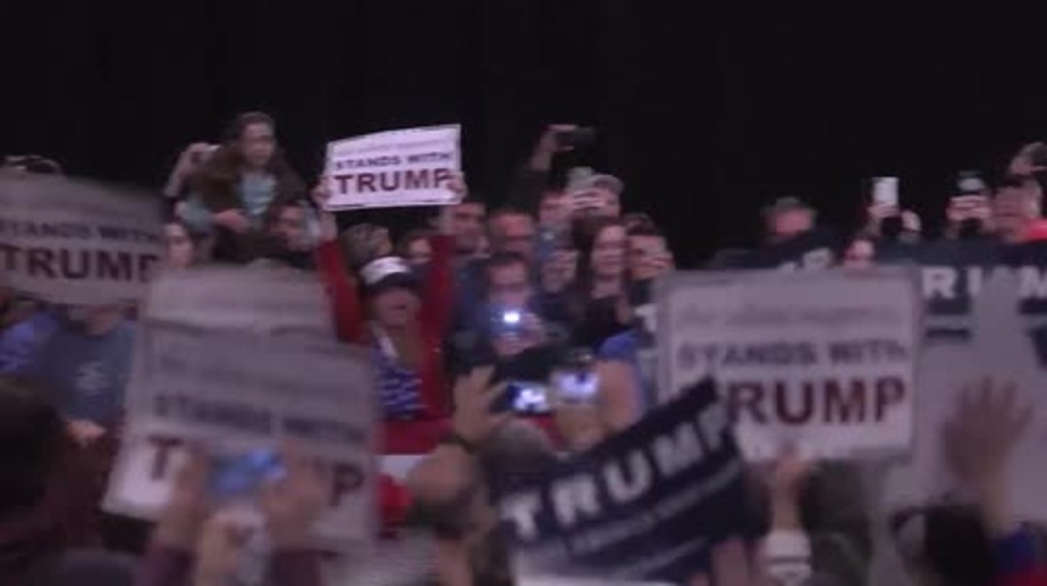 USA: Trump tells supporters to boycott Apple