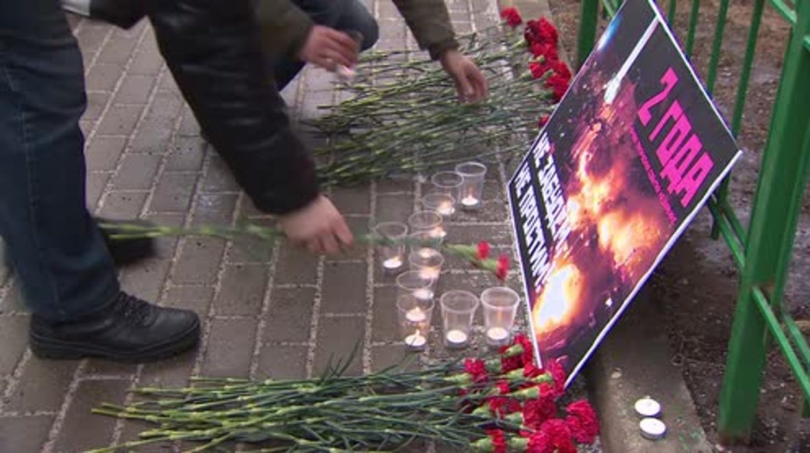 Russia: Tributes placed outside Ukrainian embassy for Maidan coup victims