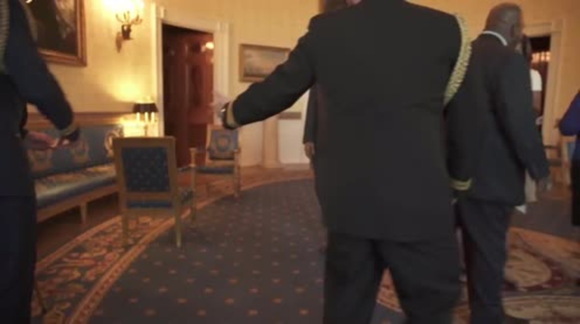 USA: 106-year-old lady dances as she meets the Obamas at the White House