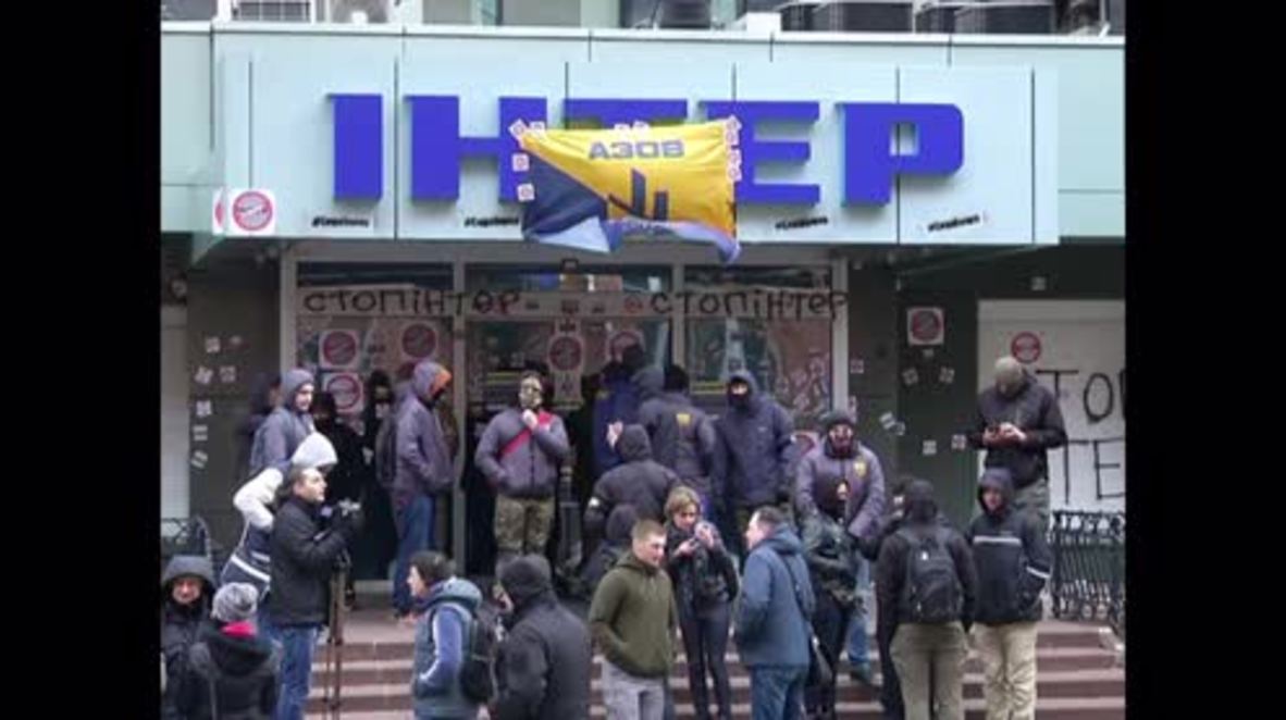 Ukraine: Far-right Azov members besiege Inter TV HQ in Kiev