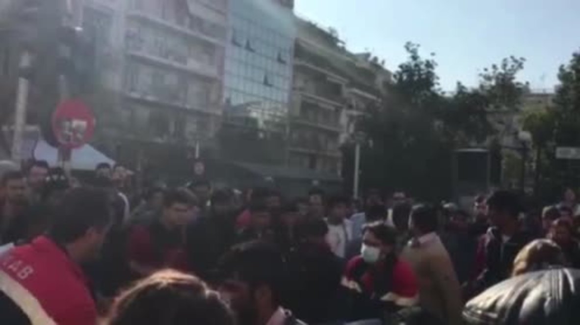 Greece: Two refugees try to commit suicide in central Athens