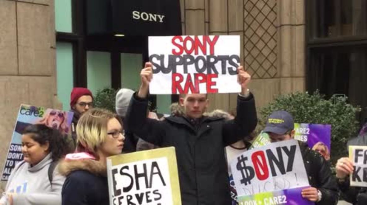 USA: Kesha fans call on Sony to "Free Kesha" outside company's NY offices