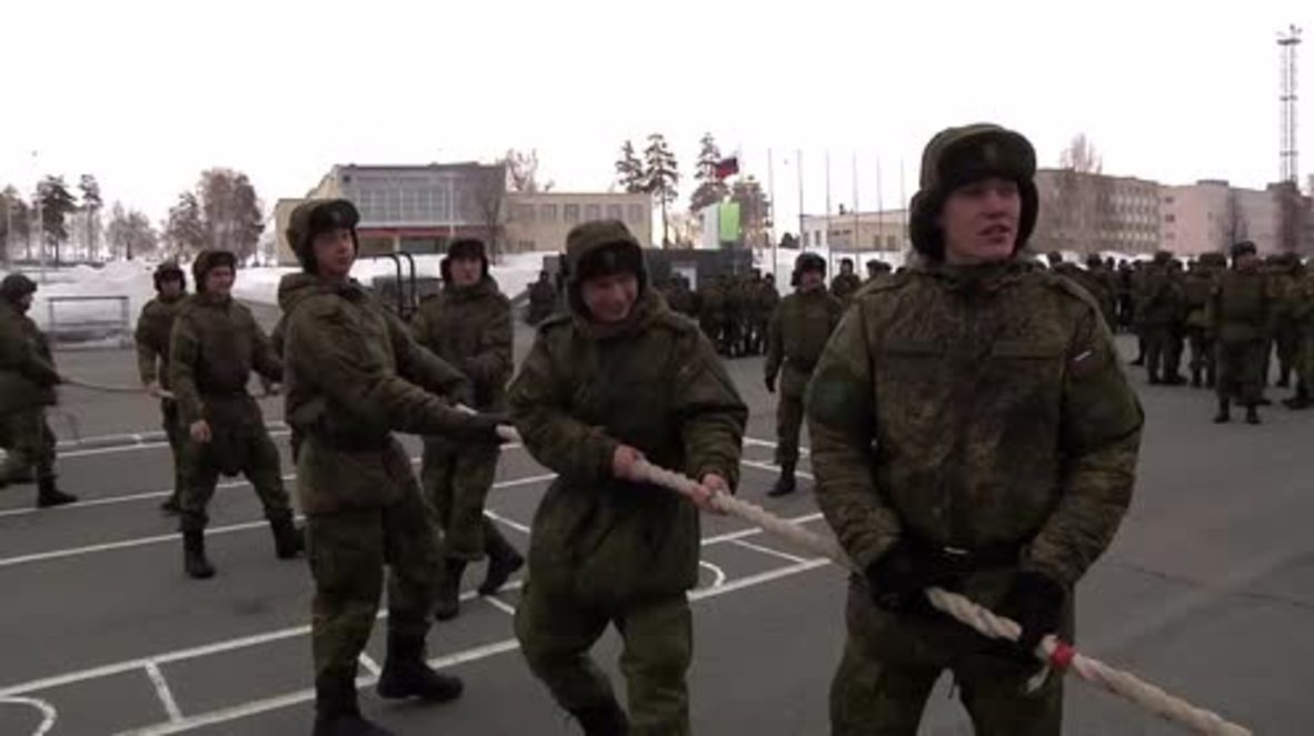 Russia: Strong man Elbrus Nigmatullin trains Army troops in strength drills