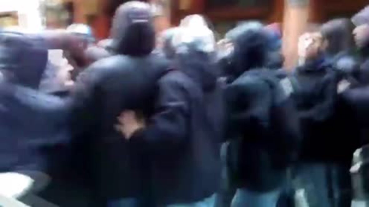 Italy: Students scuffle with police during demo against Bologna Uni. professor