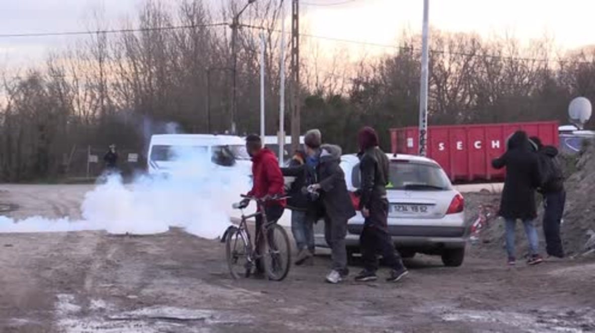 France: Clashes as 'Jungle' evacuation forced through
