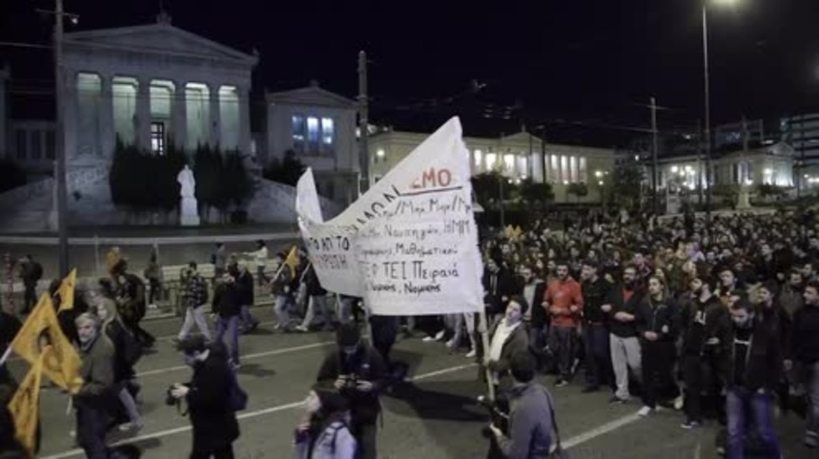 Greece: Greeks protest against "imperialist war" and welcome refugees