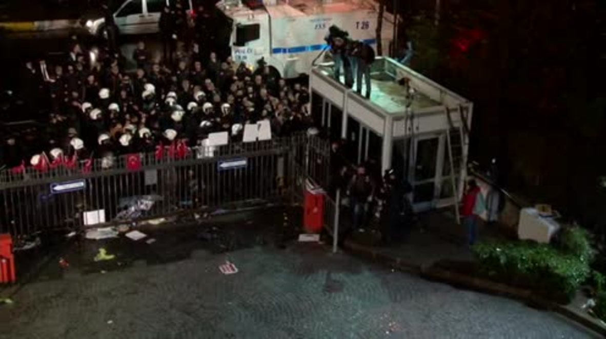 Turkey: Police storm Zaman HQ in Istanbul