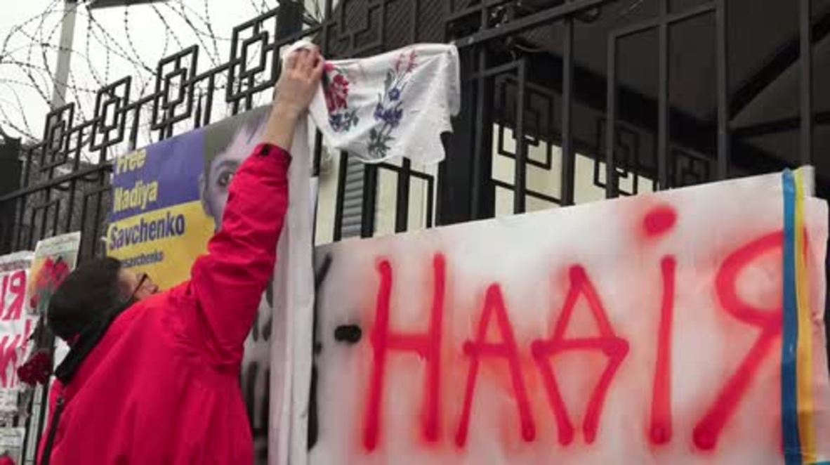 Ukraine: Protesters demand Savchenko's release outside Russian embassy in Kiev
