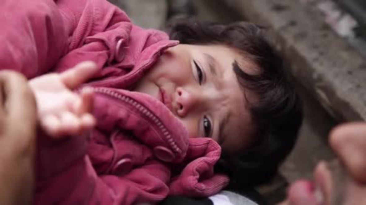 Greece: Refugee children lay on Idomeni railroad tracks, decry EU 'racism'