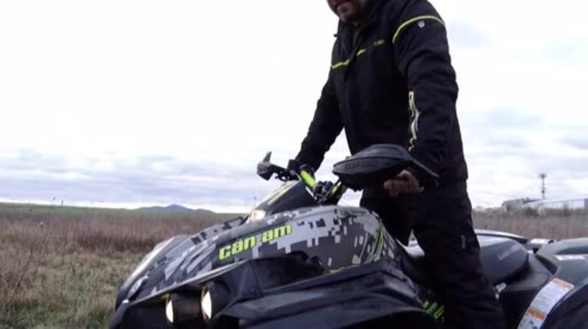 Bulgaria: Vigilante "migrant-hunter" helping border police