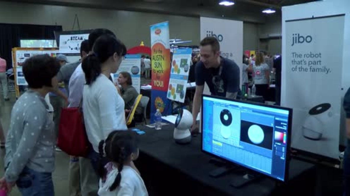 USA: Meet Jibo, the robot that acts like a person