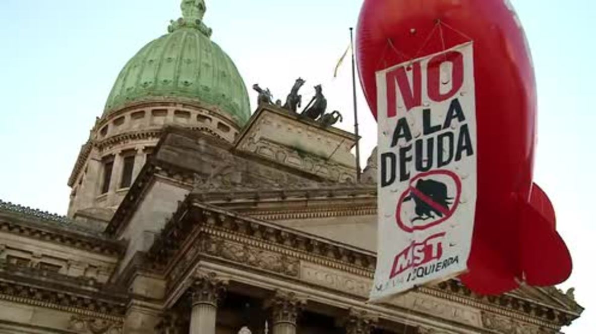 Argentina: Thousands protest govt. debt deal in Buenos Aires