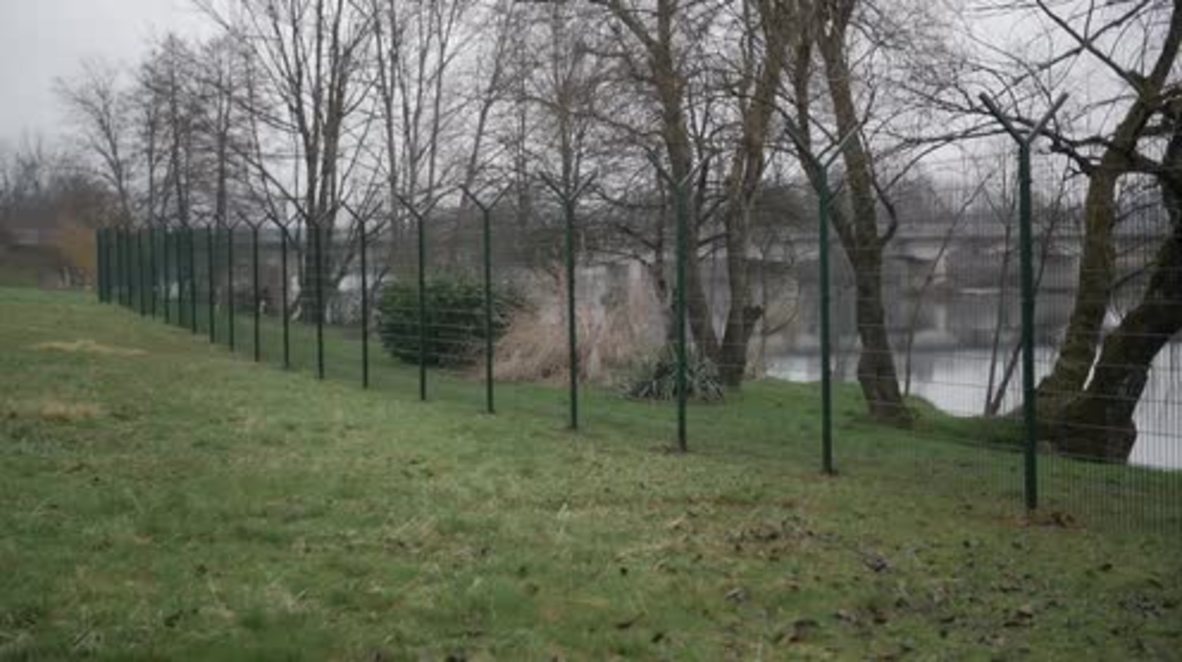 Slovenia: Higher, stronger fence erected along Croatian border