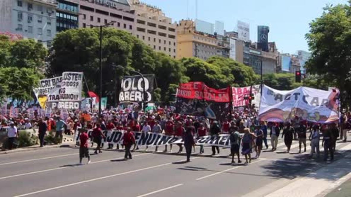 Argentina: Thousands rally against President Macri's debt deal in Buenos Aires