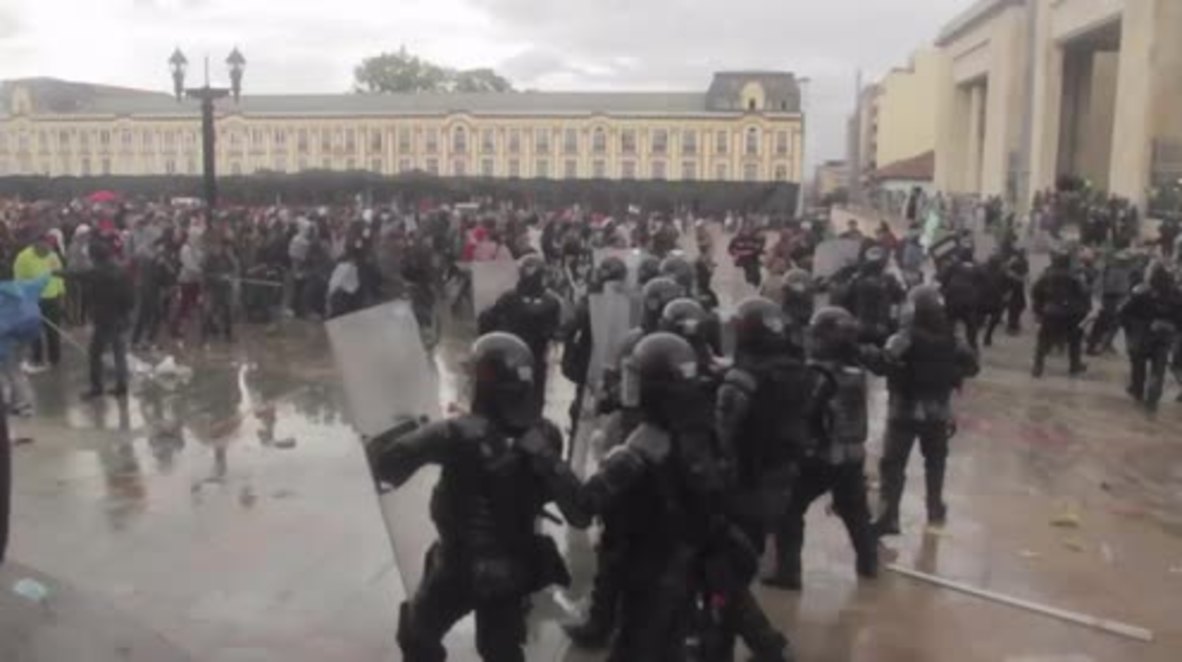 Colombia: Bogota becomes battlefield as clashes erupt during national strike
