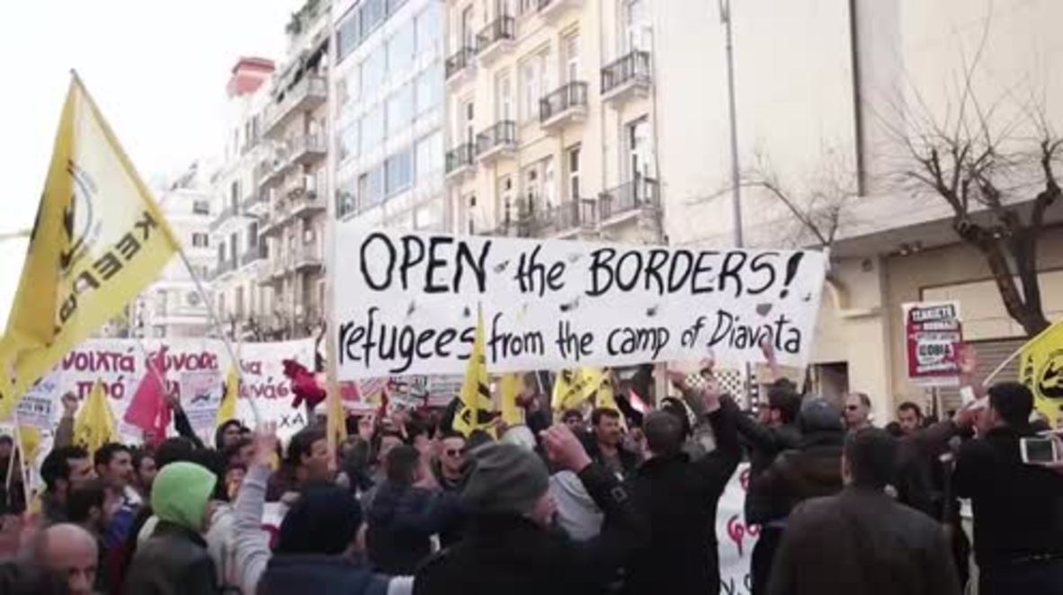 Greece: Thousands of refugees march in Thessaloniki