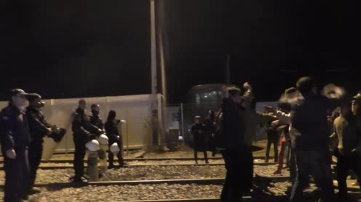 Greece: Scuffles break out as refugees protest closed border in Idomeni