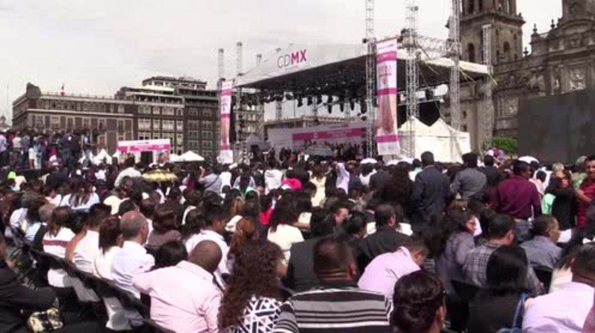 Mexico: Over 2,000 couples tie the knot in Mexico City in mass matrimony
