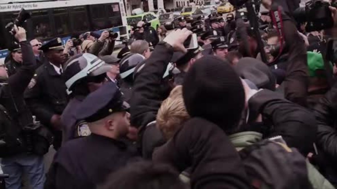 USA: Clashes break out at anti-Trump demo in NYC