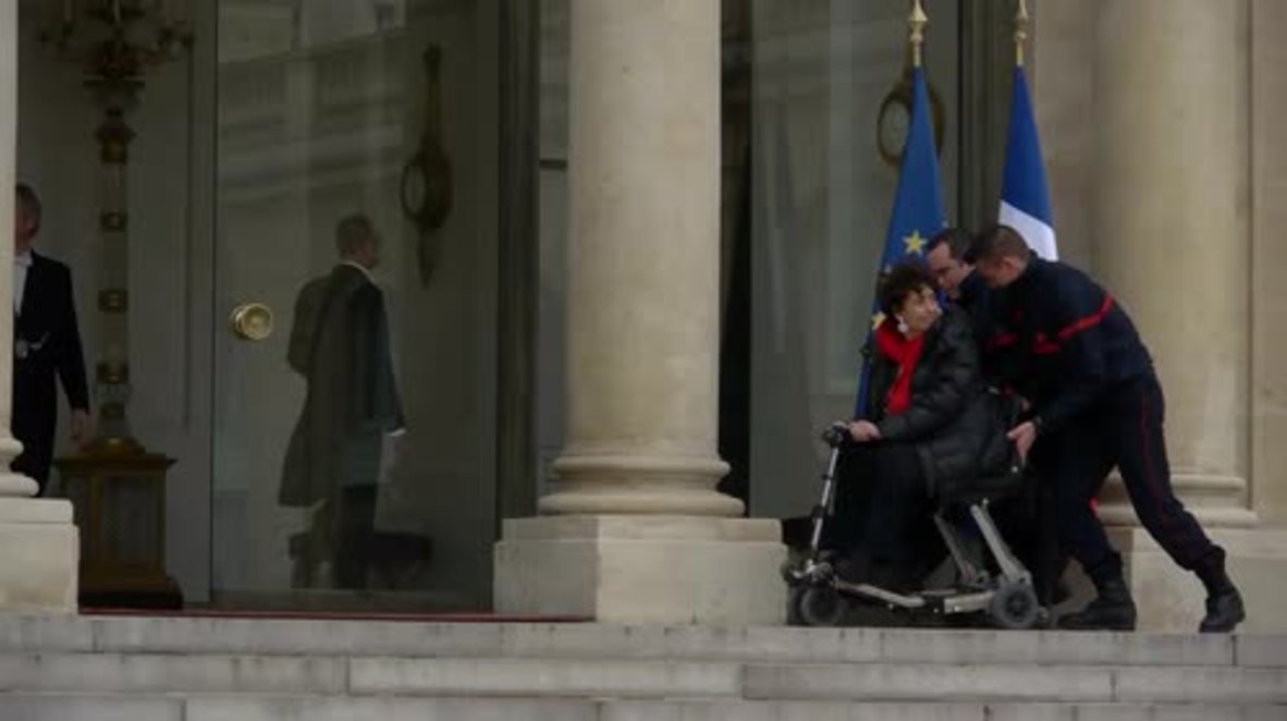 France: Hollande meets the representatives of Paris attack victims following Abdeslam arrest