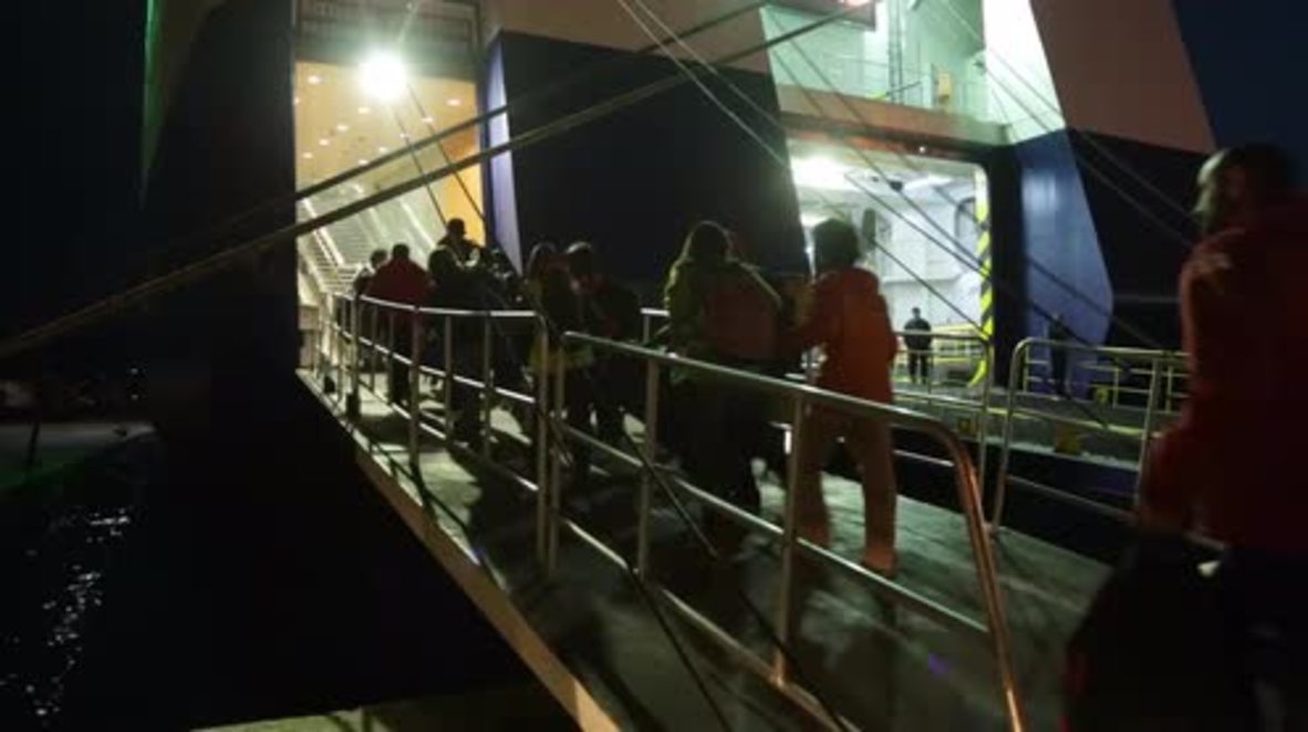 Greece: Hundreds of refugees leave Lesbos on Athens-bound ferry