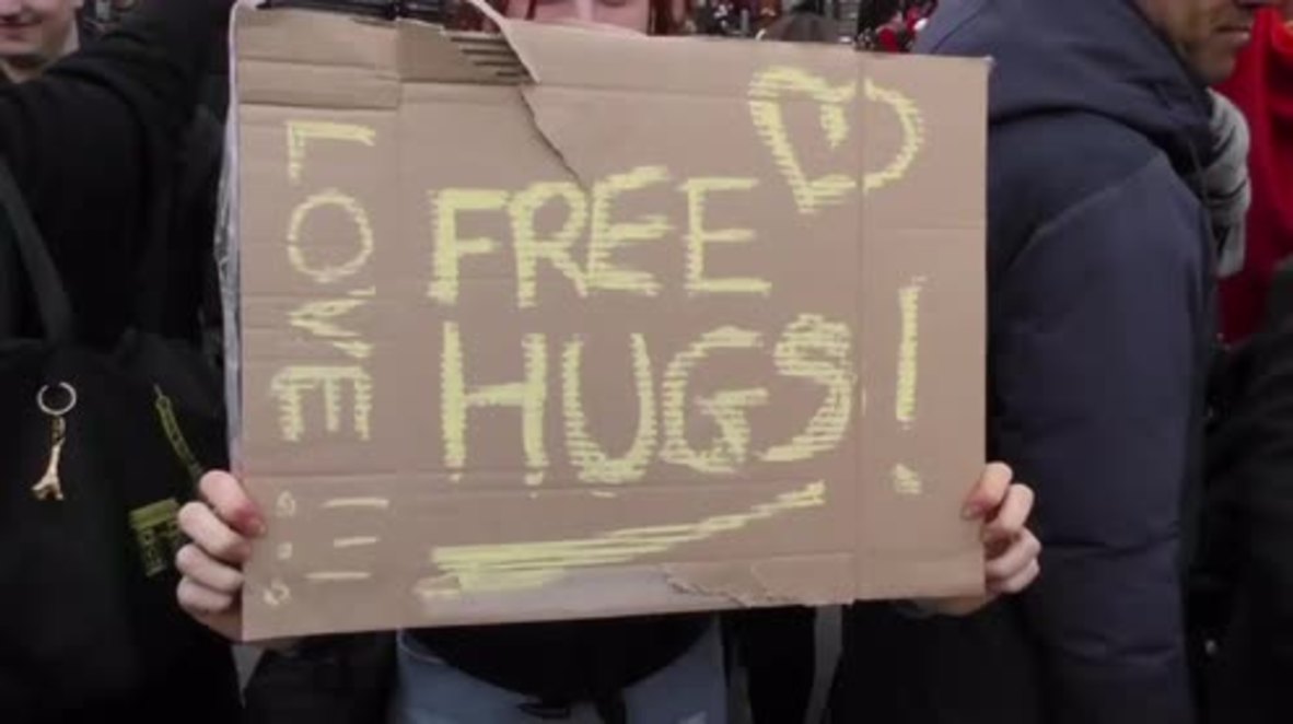 Belgium: Brussels residents offer free hugs on Place de la Bourse