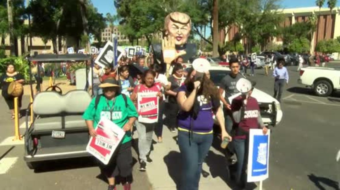 USA: Anti-deportation protesters storm Arizona Capitol after Trump wins primary