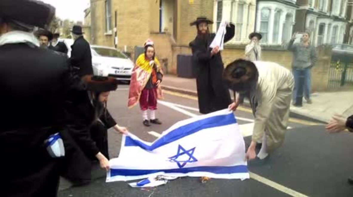UK: London Orthodox Jews burn Israeli flag on Purim
