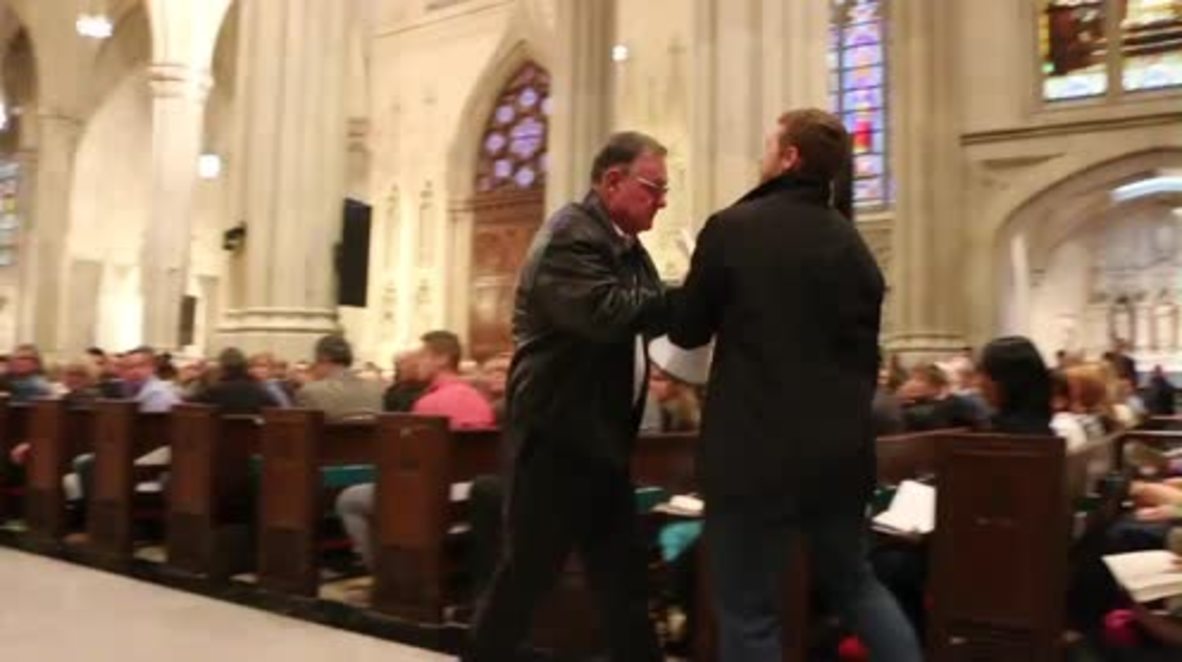 USA: Animal rights activists disrupt Easter mass at NY cathedral, one arrested