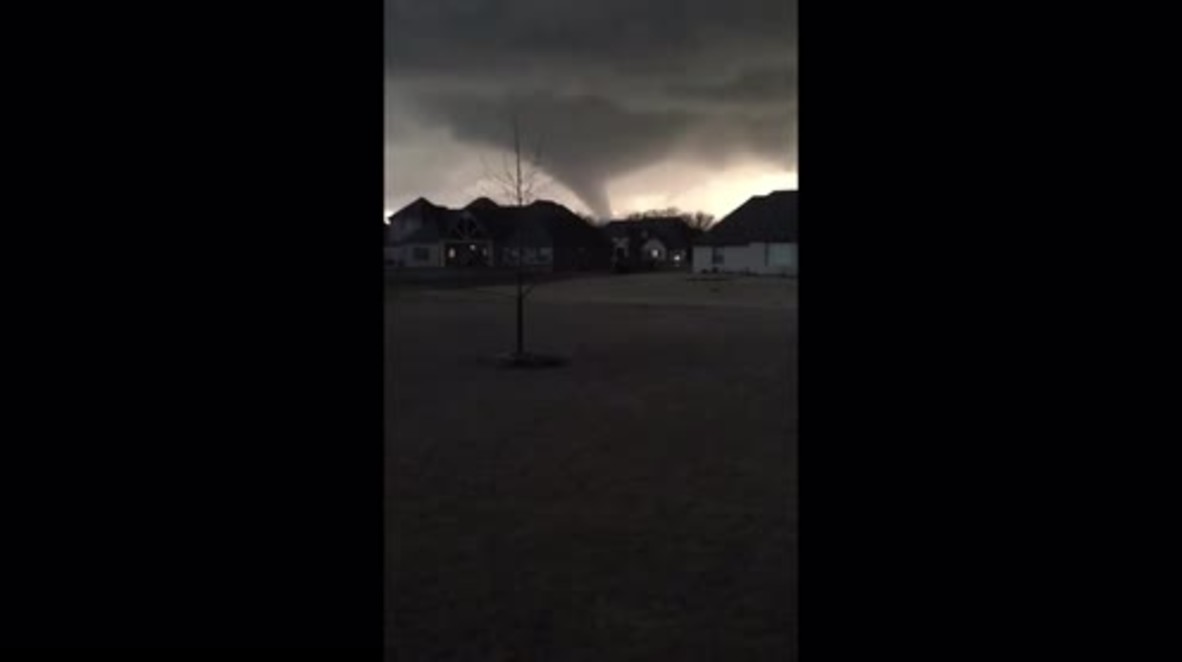 USA: Massive tornado sweeps through Oklahoma