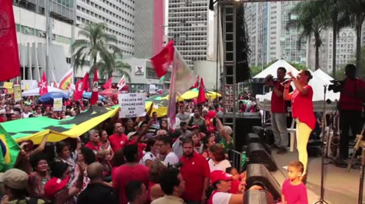 Brazil: Thousands of Workers' Party supporters back Rousseff in Rio rally
