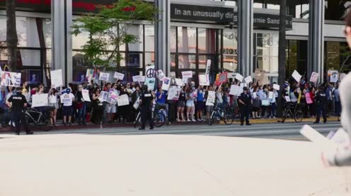 USA: Protesters denounce CNN over lack of Sanders coverage