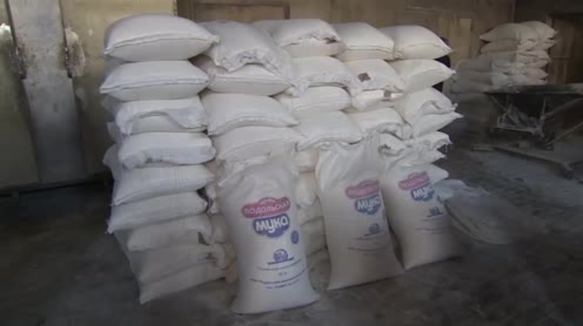 Syria: Russian troops deliver fresh bread and aid to villages in Hama province