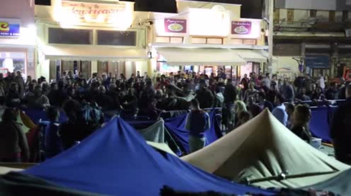 Greece: Tensions at Chios continue as refugees occupy port