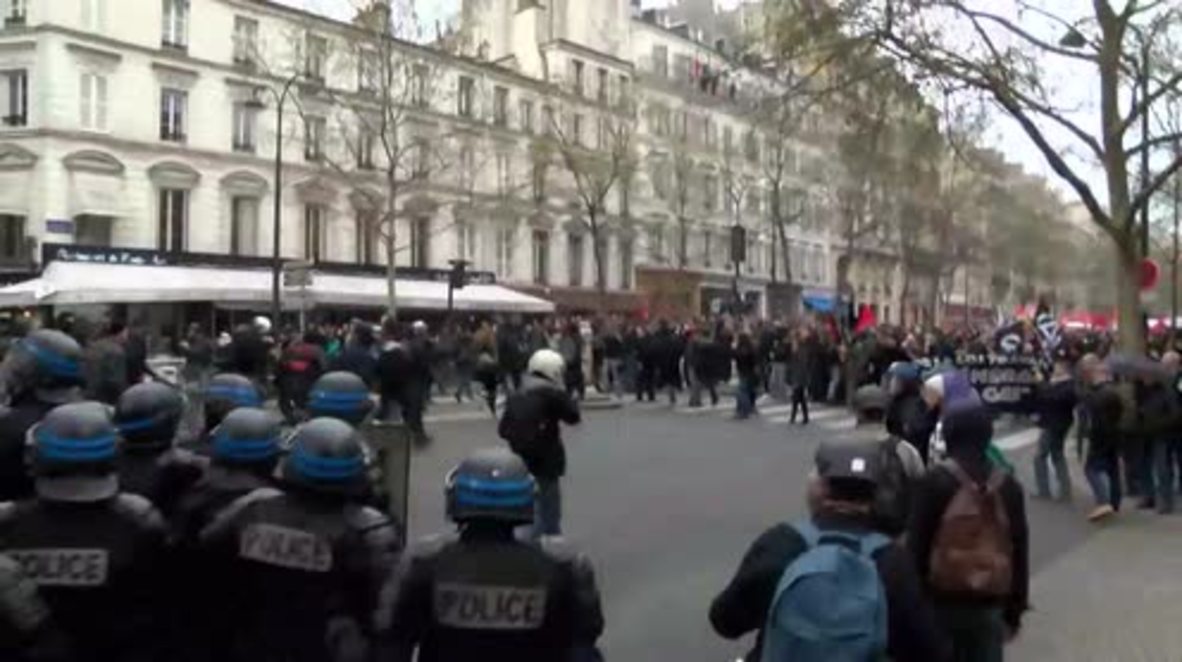 France: Police charge protesters at Paris rally against labour reforms