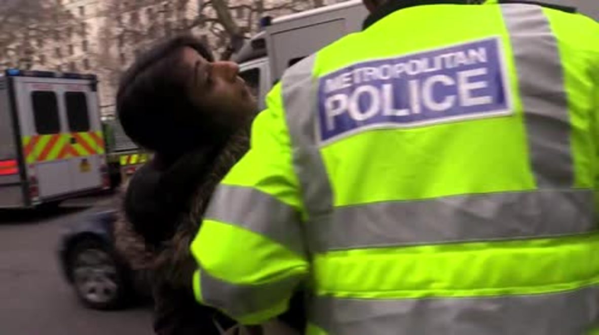 UK: Scuffles and arrests as police shut down anti-Cameron protest